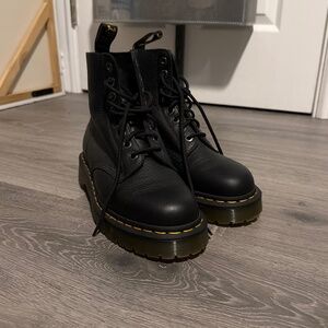 Dr.Martens 1460 BEX PISA LEATHER LACE UP BOOTS